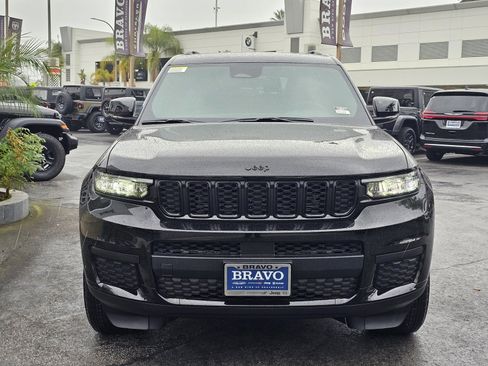 New 2025 Jeep Grand Cherokee L Altitude image 2