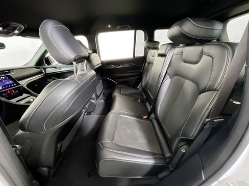 Used 2023 Jeep Grand Cherokee Altitude image 23