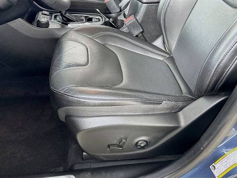 Used 2021 Jeep Cherokee Limited image 21