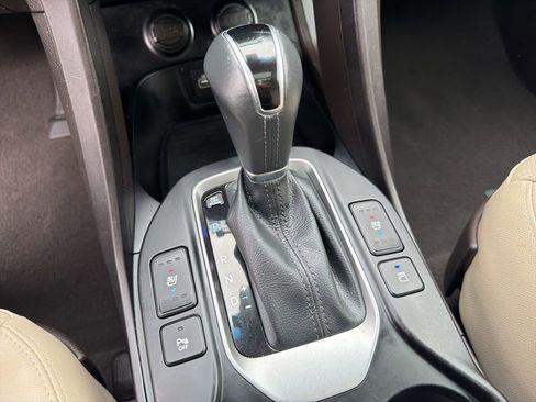 Used 2017 Hyundai Santa Fe Limited FWD image 13