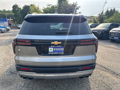 Used 2024 Chevrolet Traverse LT w/ LPO, Floor Liner Package FWD image 5