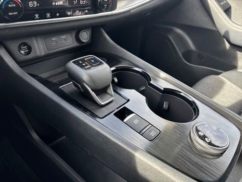 Used 2024 Nissan Rogue SV image 21