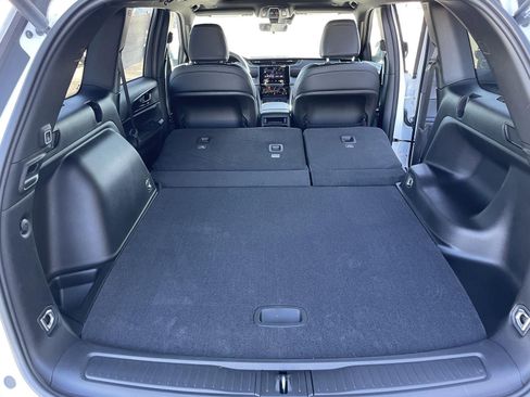 Used 2025 Jeep Grand Cherokee Altitude image 28