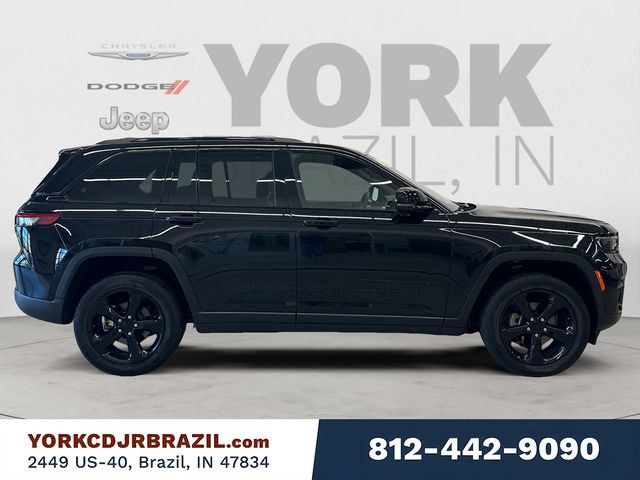 Used 2023 Jeep Grand Cherokee Altitude AWD/4WD image 6