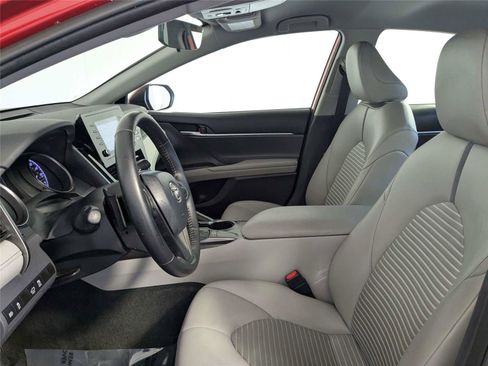 Used 2023 Toyota Camry SE FWD image 8