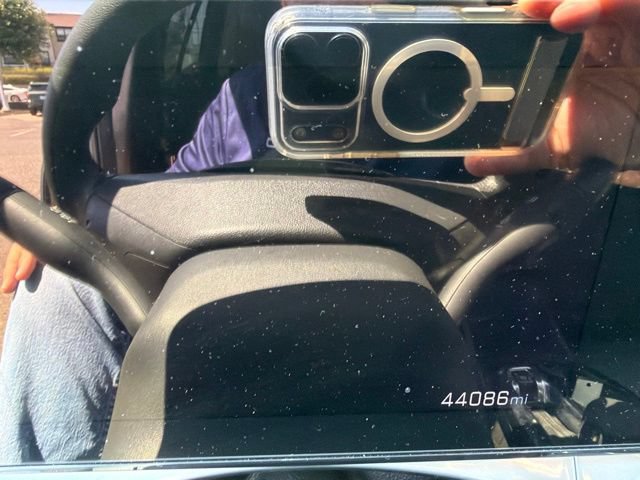 Used 2025 Chevrolet Trax LT FWD image 29
