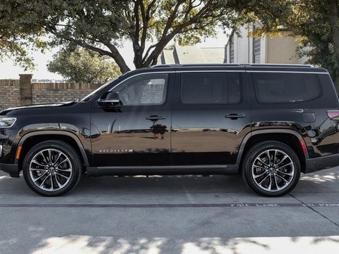 Used 2022 Jeep Wagoneer Series III w/ Premium Group I image 16