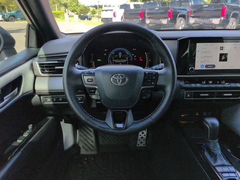 Used 2026 Toyota Camry SE FWD image 15