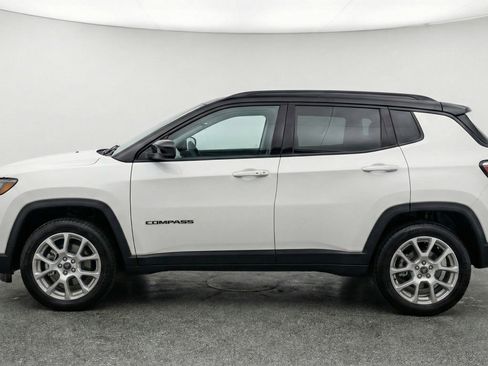 Used 2025 Jeep Compass Limited AWD/4WD image 5