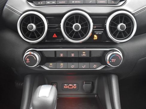 Used 2025 Nissan Sentra SV image 11