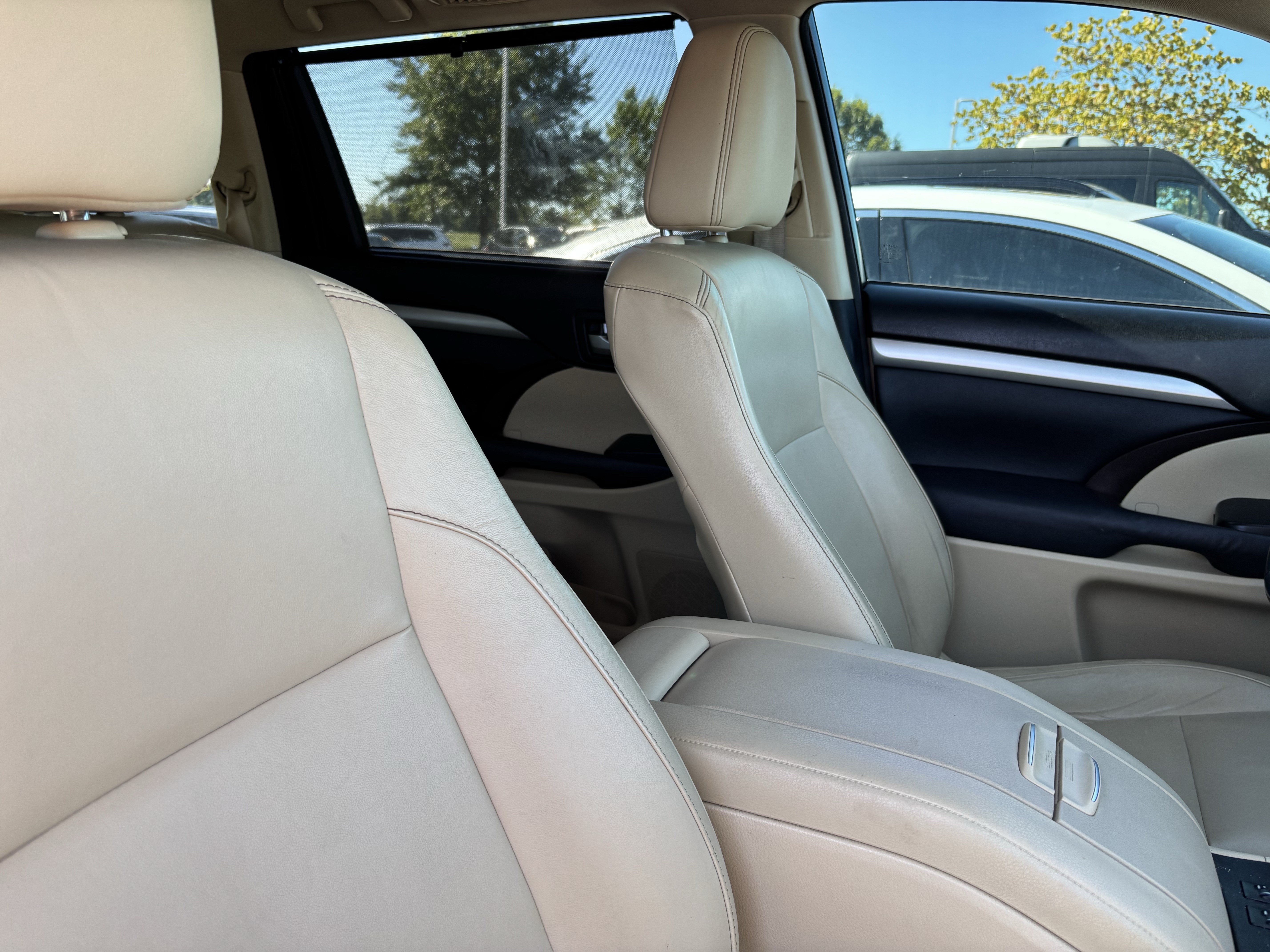 Used 2015 Toyota Highlander XLE FWD image 35