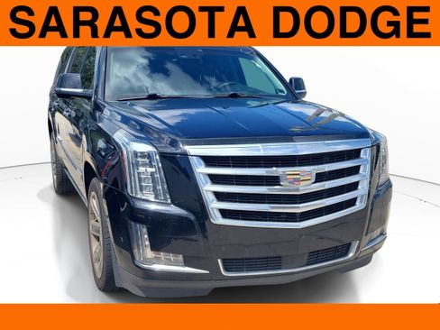 Used 2017 Cadillac Escalade ESV Premium Luxury RWD image 1