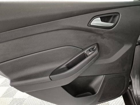 Used 2013 Ford Focus SE w/ SE Winter Pkg image 21