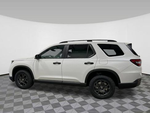 New 2025 Honda Pilot TrailSport image 2