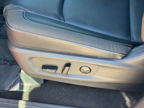 Certified 2025 Nissan Pathfinder SL w/ SL Premium Package image 13