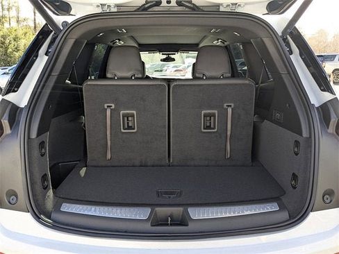 New 2025 Cadillac XT6 Luxury image 14