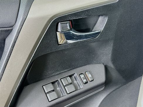 Used 2018 Toyota RAV4 XLE AWD/4WD image 15