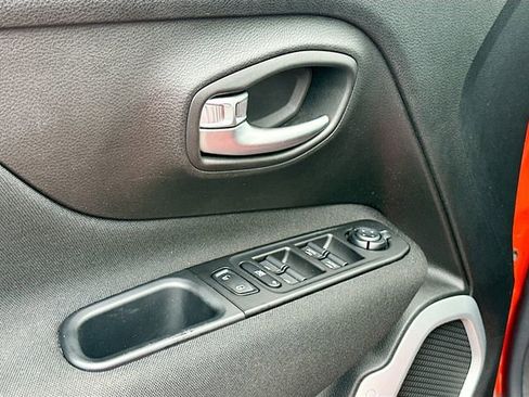 Used 2021 Jeep Renegade Sport w/ Sport Appearance Group image 17