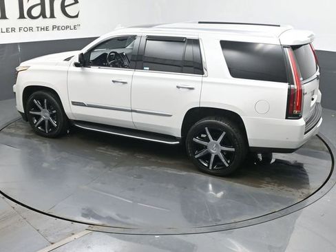 Used 2017 Cadillac Escalade Premium Luxury image 43