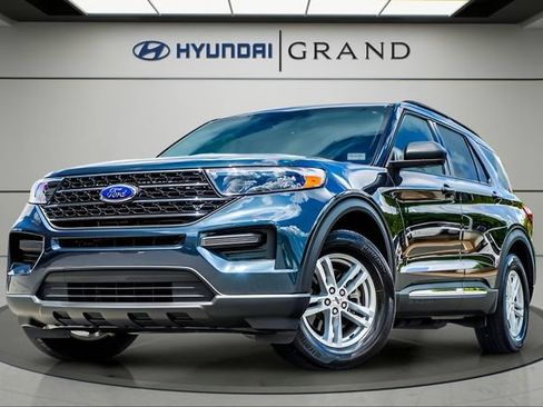 Used 2024 Ford Explorer XLT RWD image 1