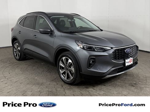 Certified 2025 Ford Escape Platinum image 1