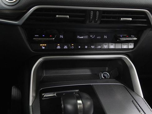 Certified 2025 MAZDA CX-70 3.3 Turbo w/ Preferred Package image 13