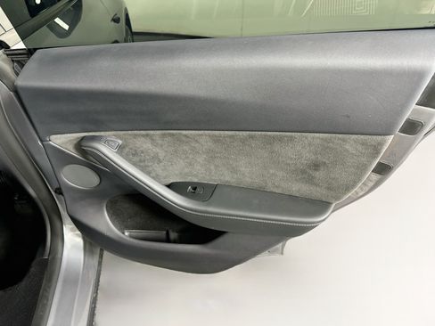 Used 2024 Tesla Model Y Long Range AWD/4WD image 30