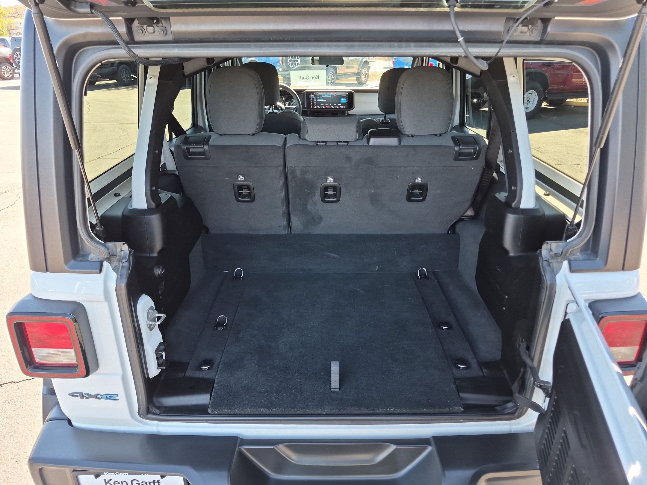 Used 2024 Jeep Wrangler Unlimited AWD/4WD image 28