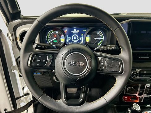 Used 2024 Jeep Wrangler Unlimited AWD/4WD image 9