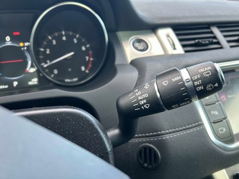 Used 2017 Land Rover Range Rover Evoque SE image 27