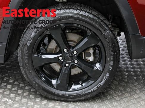 Used 2023 Jeep Grand Cherokee L Laredo image 8