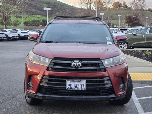 Used 2019 Toyota Highlander SE w/ Protection Package #3 image 2