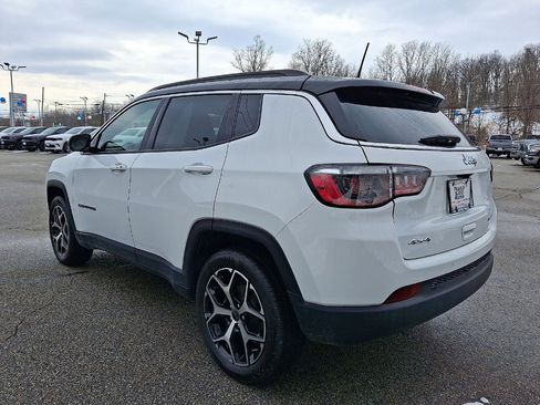 Used 2025 Jeep Compass Limited image 22