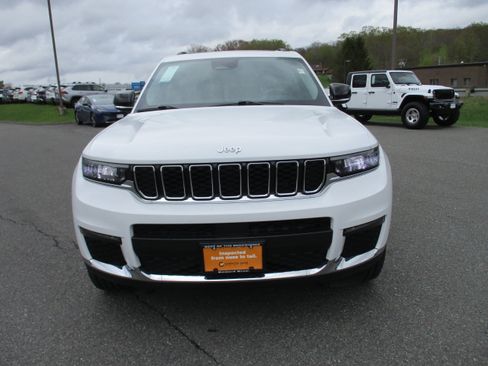 Certified 2022 Jeep Grand Cherokee L Limited AWD/4WD image 2