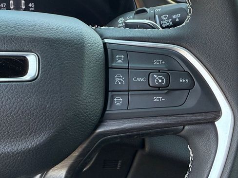 New 2025 Jeep Grand Cherokee Limited w/ Black Appearance Package image 21