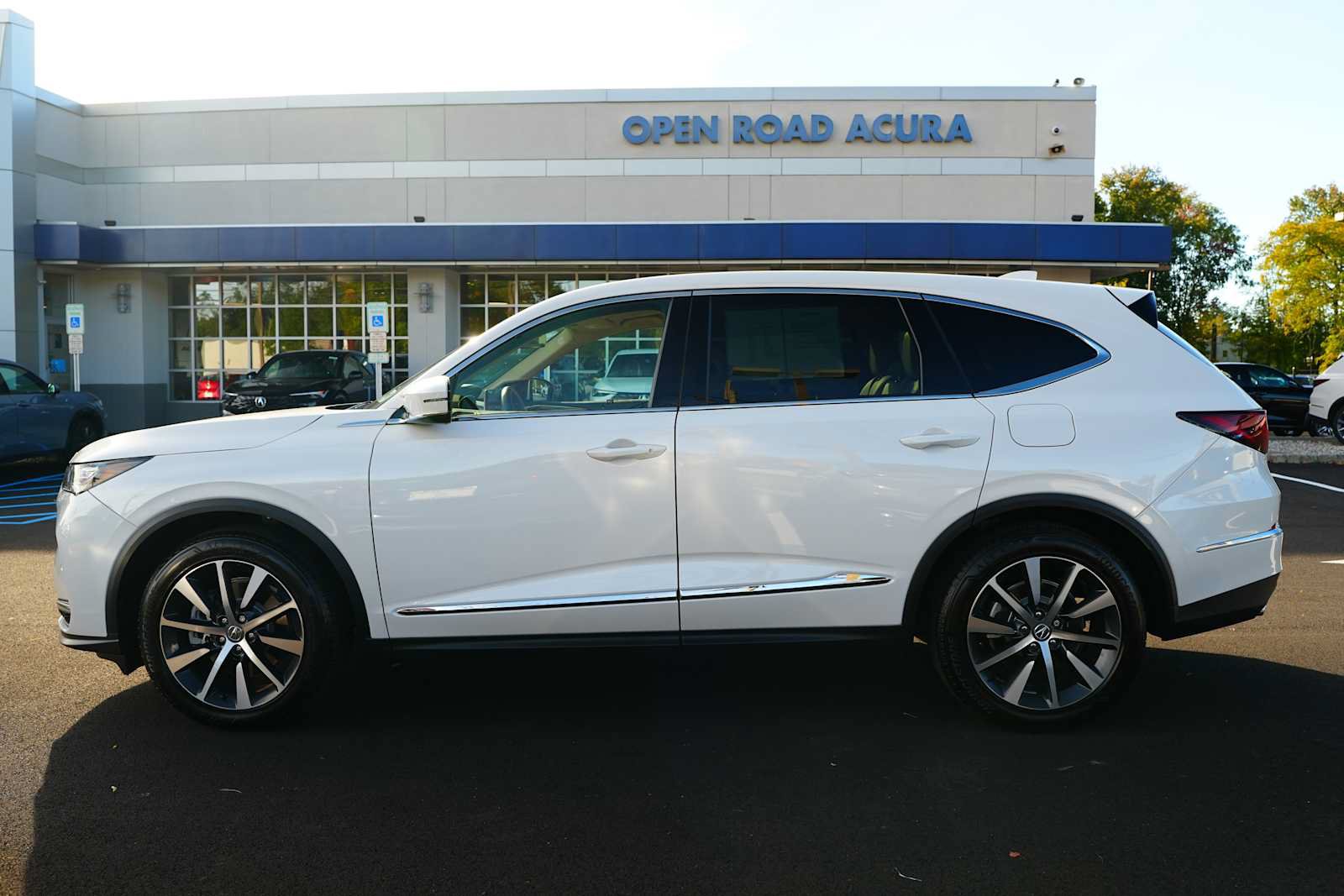 Certified 2026 Acura MDX w/ Technology Package AWD/4WD image 4