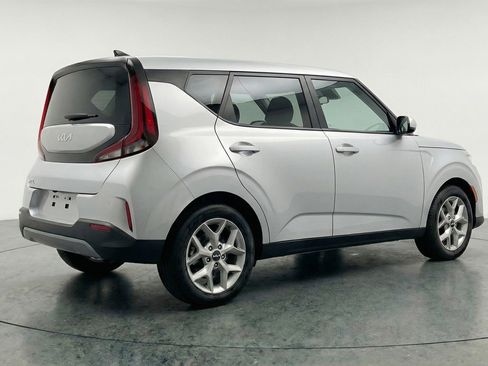 Used 2025 Kia Soul LX w/ LX Technology Package FWD image 9