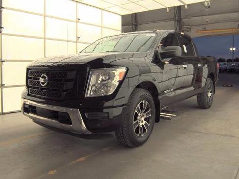 Used 2021 Nissan Titan SV w/ SV Convenience Package image 1