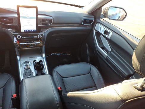 Used 2023 Ford Explorer Limited w/ Limited Technology Package image 12