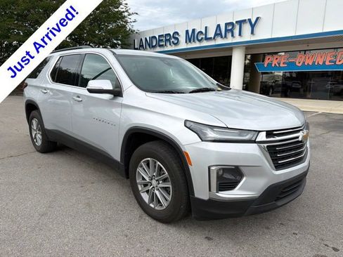 Used 2022 Chevrolet Traverse LT FWD image 2