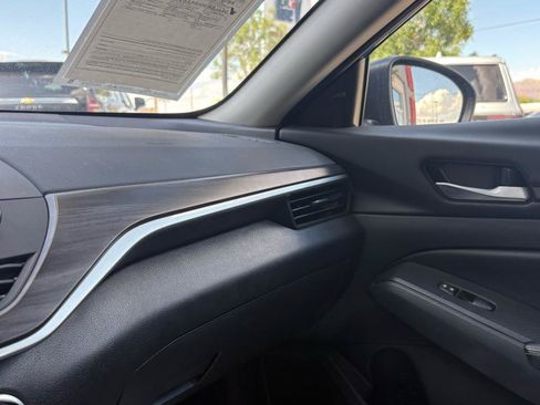 Used 2025 Nissan Altima 2.5 SV FWD image 25