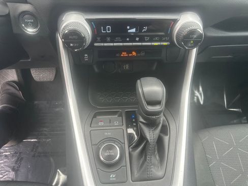 Used 2024 Toyota RAV4 XLE AWD/4WD image 11