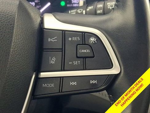 Used 2023 Toyota Highlander LE FWD image 27