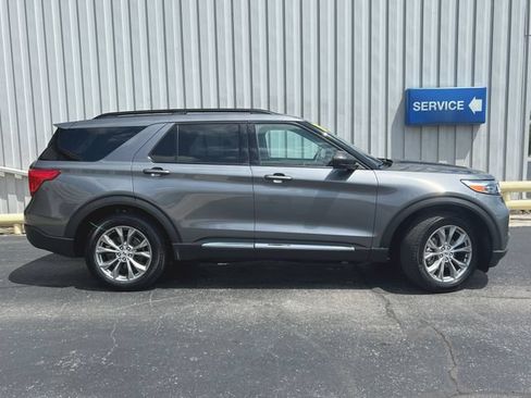 Used 2023 Ford Explorer XLT w/ Equipment Group 202A AWD/4WD image 11