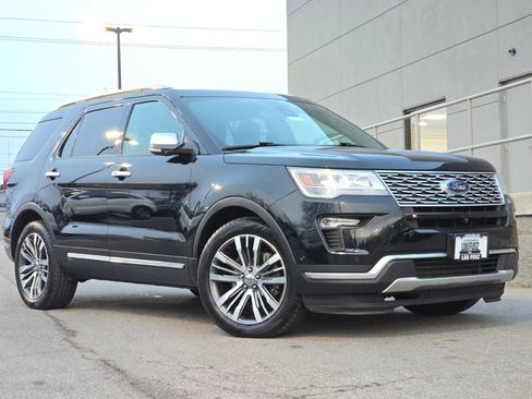 Used 2018 Ford Explorer Platinum image 2