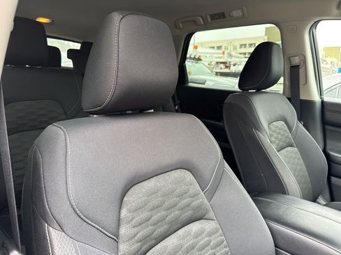 Used 2024 Nissan Pathfinder SV FWD image 2