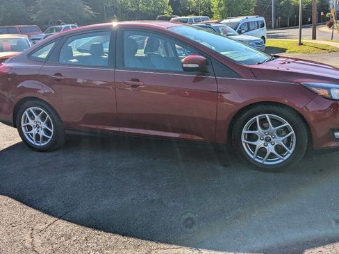 Used 2015 Ford Focus SE w/ Equipment Group 201A FWD image 22