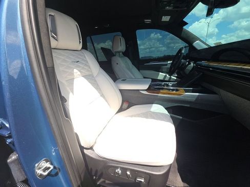 Used 2025 Cadillac Escalade Sport Platinum w/ LPO, ONYX Package image 2