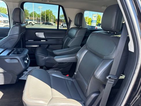 Used 2025 Ford Expedition Active AWD/4WD image 24