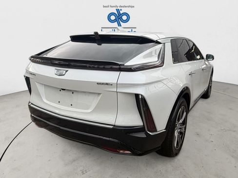 Used 2024 Cadillac Lyriq Luxury w/ LPO, Floor Liner Package AWD/4WD image 6